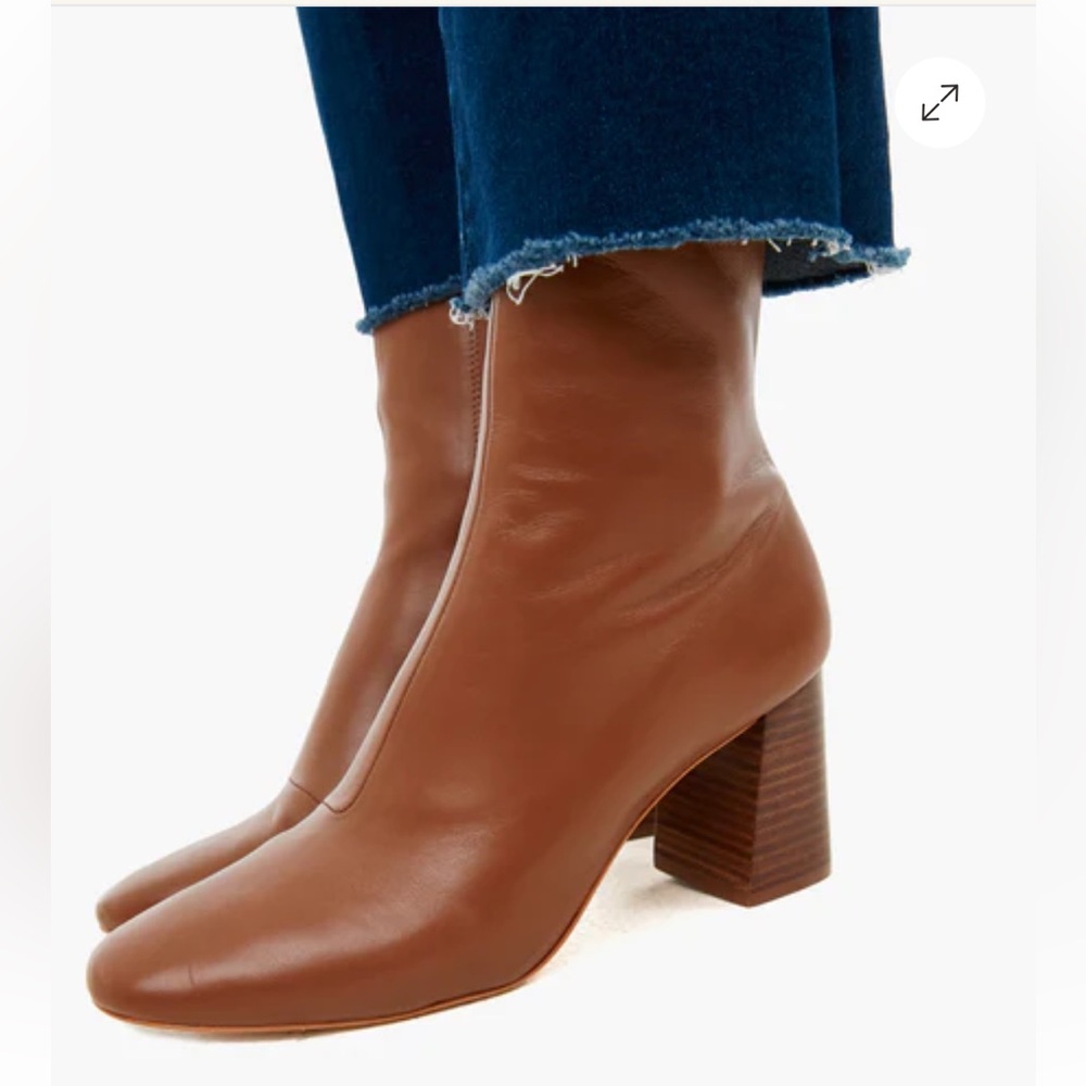 LOEFFLER RANDALL
Elise Napa 75mm Slim Ankle Booties
$450 NEW Zs 8
COLOR: Acorn